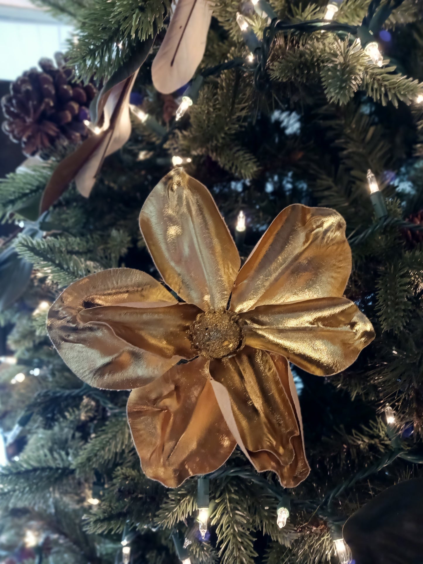 Gold metallic magnolia pick