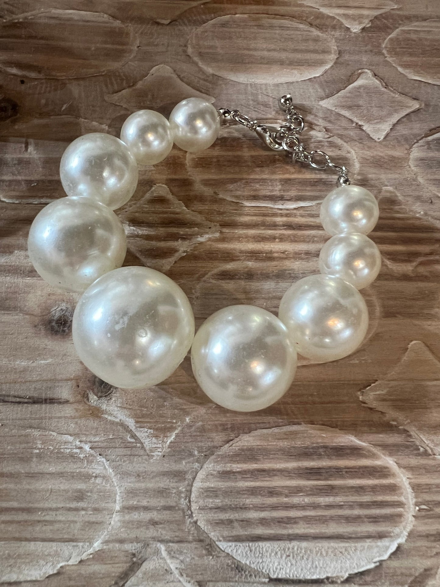 Pearl bracelets with clasp