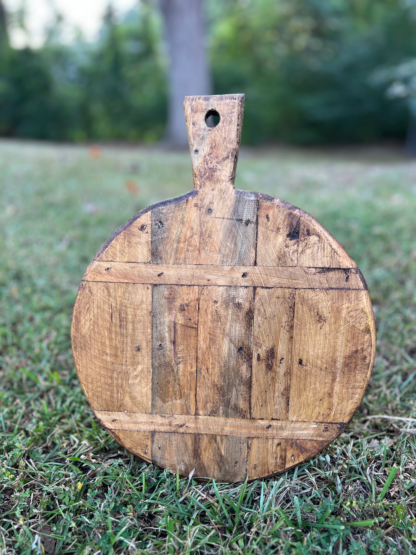 Round wood cutting board