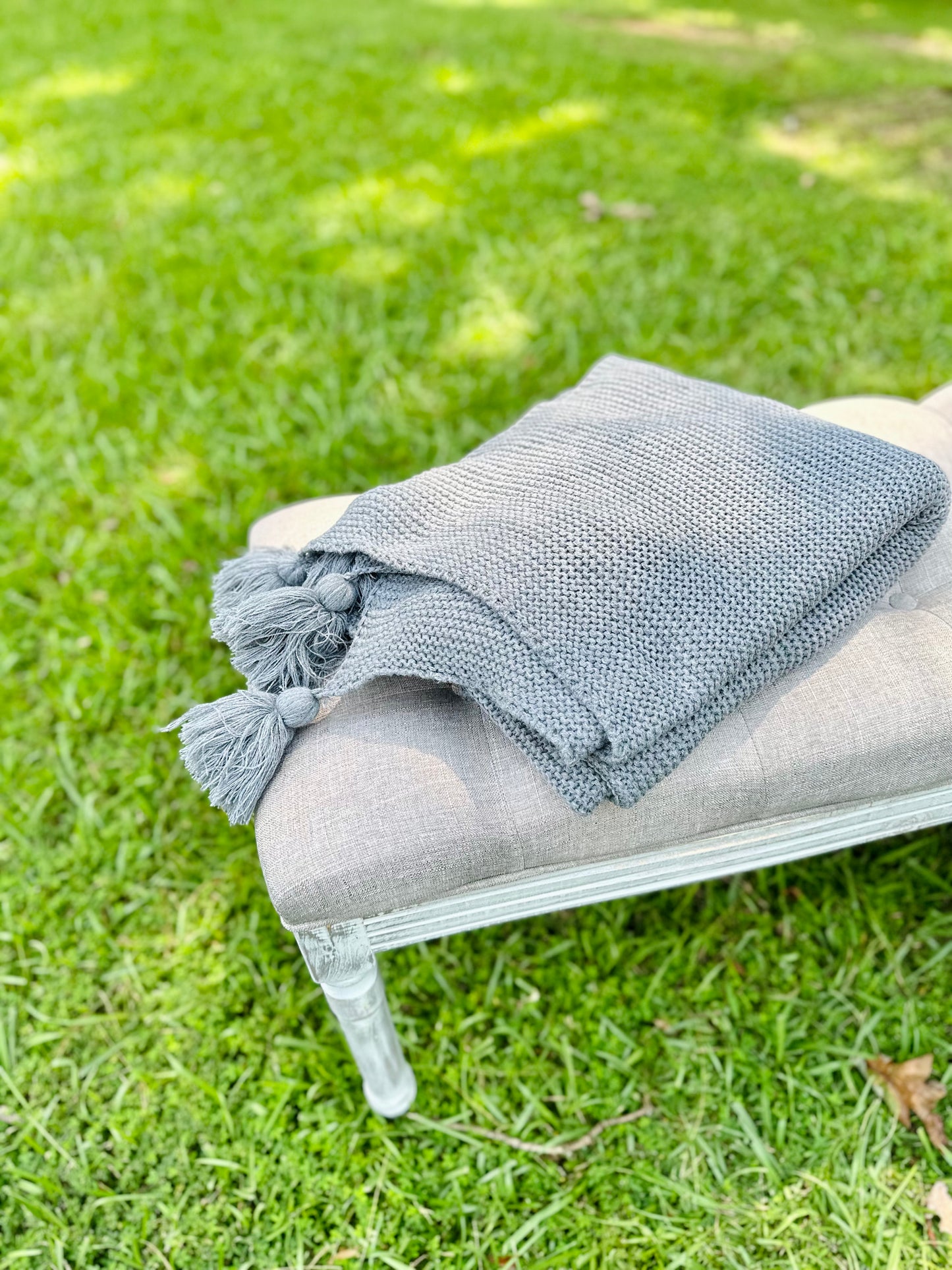 Knit throw blanket with tassels