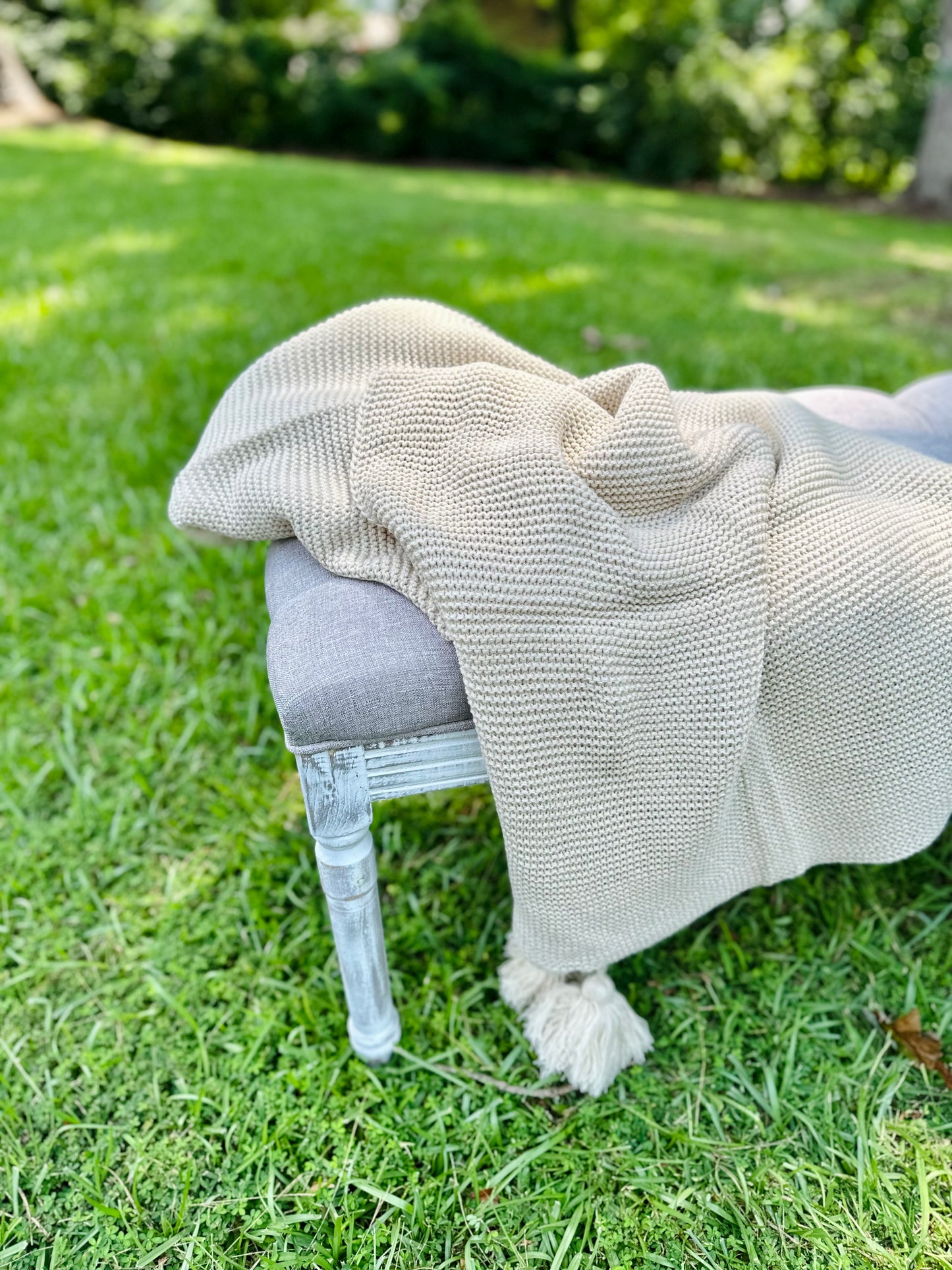 Knit throw blanket with tassels