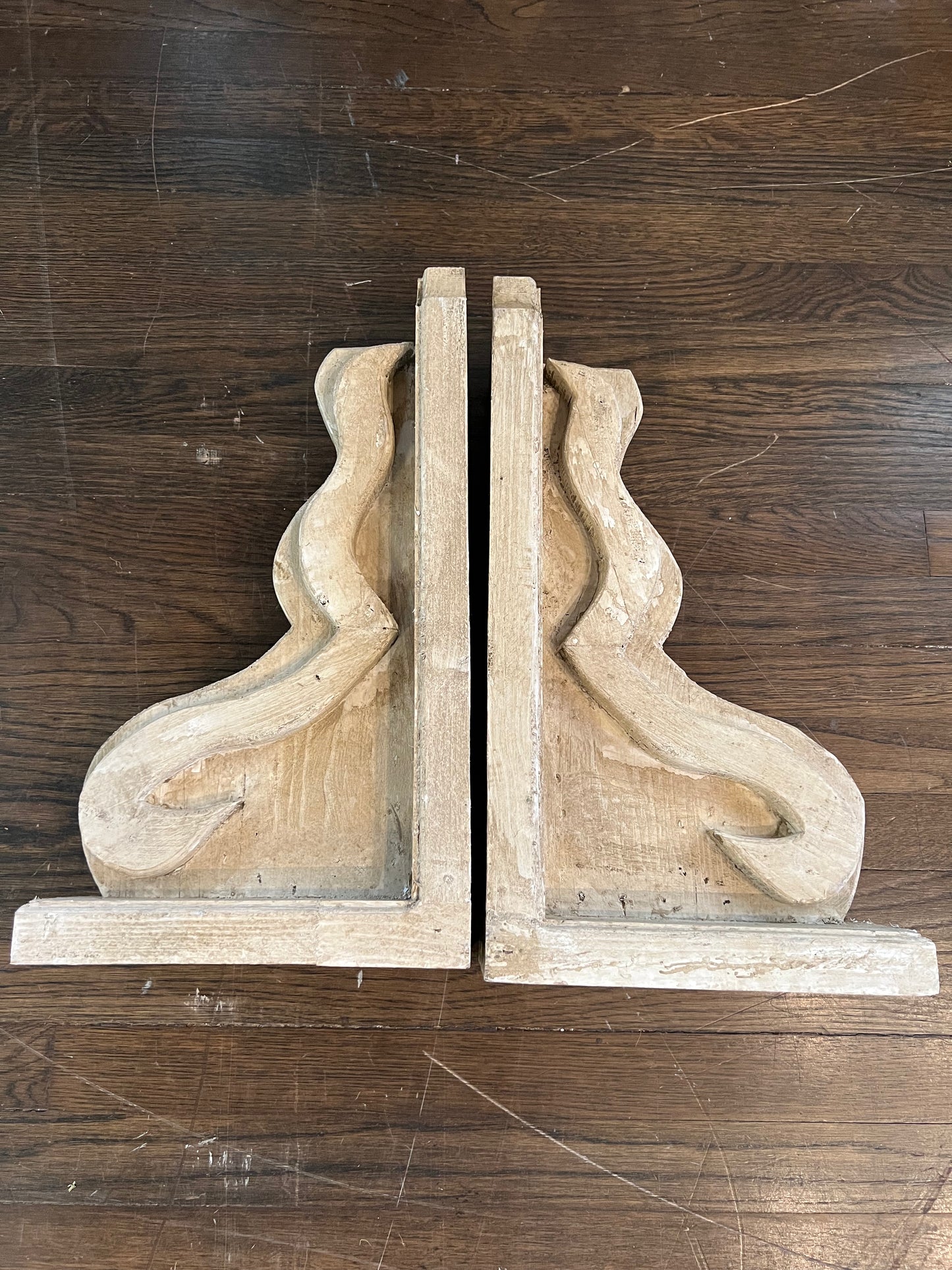 White Wood Corbel Set - 20"