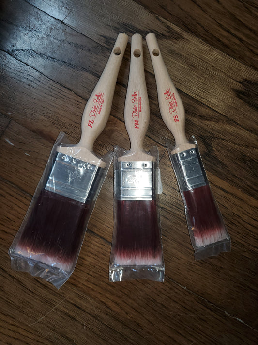 Dixie Belle Paintbrush - Synthetic Flat