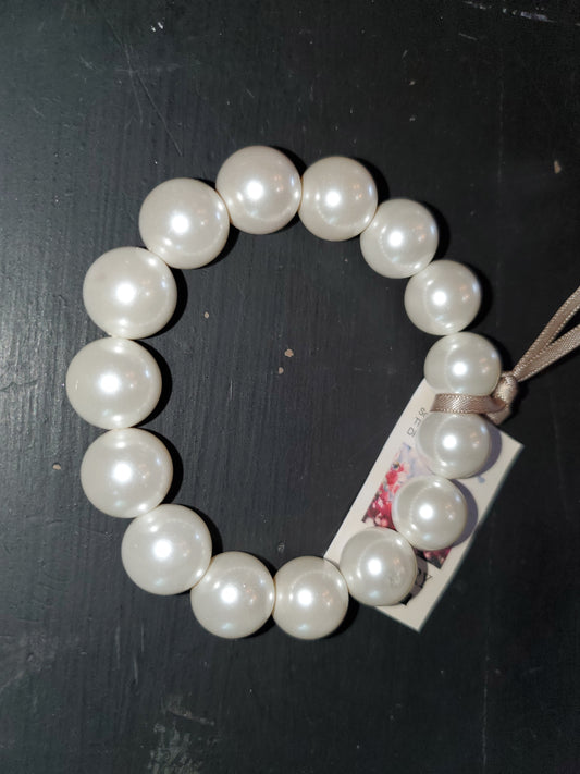 Stretch Pearl Bracelet