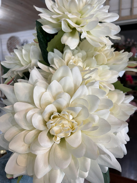 White Dahila stem