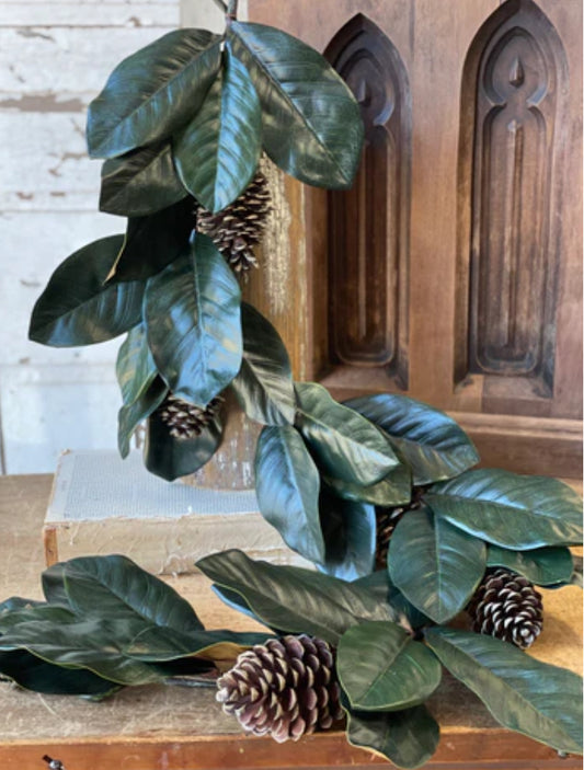 Shadows Edge Magnolia Garland
