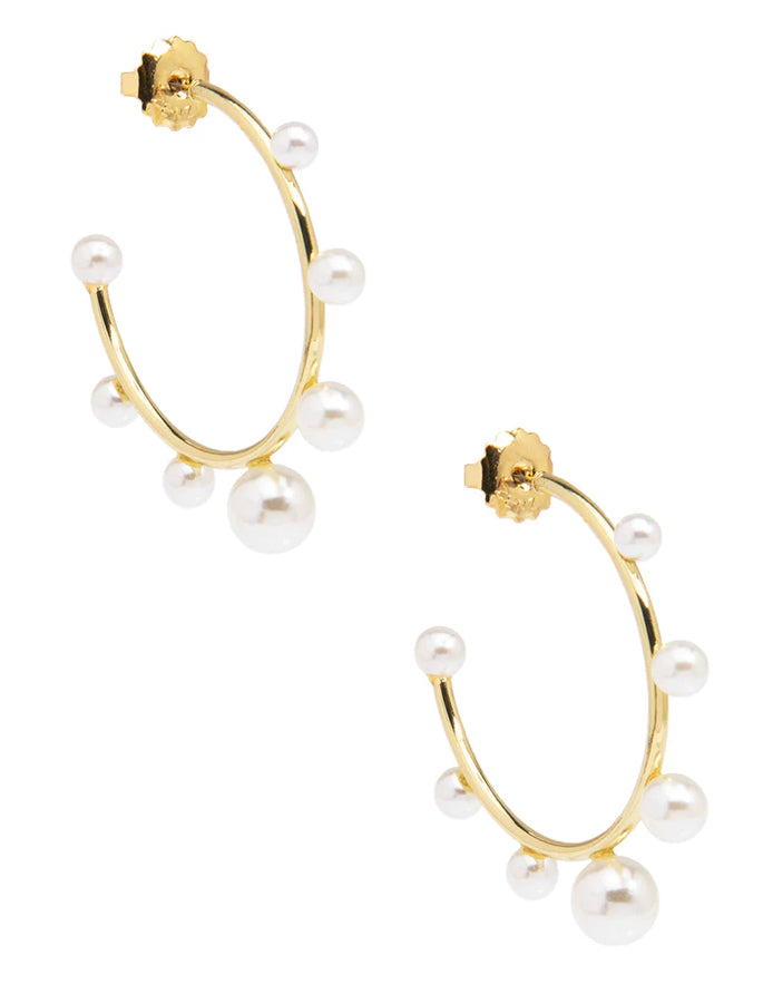 Small hoop earring with pearl